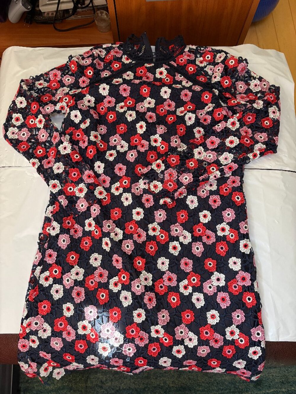 ML Monique Lhuillier Navy and Red Floral lace midi dress Sz 4